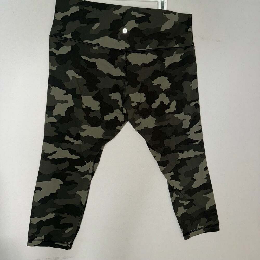 Lululemon Camo Print Crop Leggings Size 18